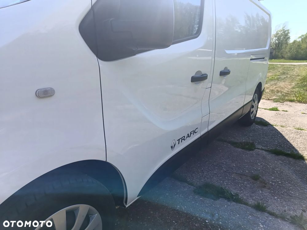 Renault Trafic L2H1 1.6 diesel 145kM 2018rok WEBASTO, CZUJNIKI PARKOWANIA, HAK, NIEWIELKI PRZEBIEG stan BDB, BEZWPADKOWY! - 15