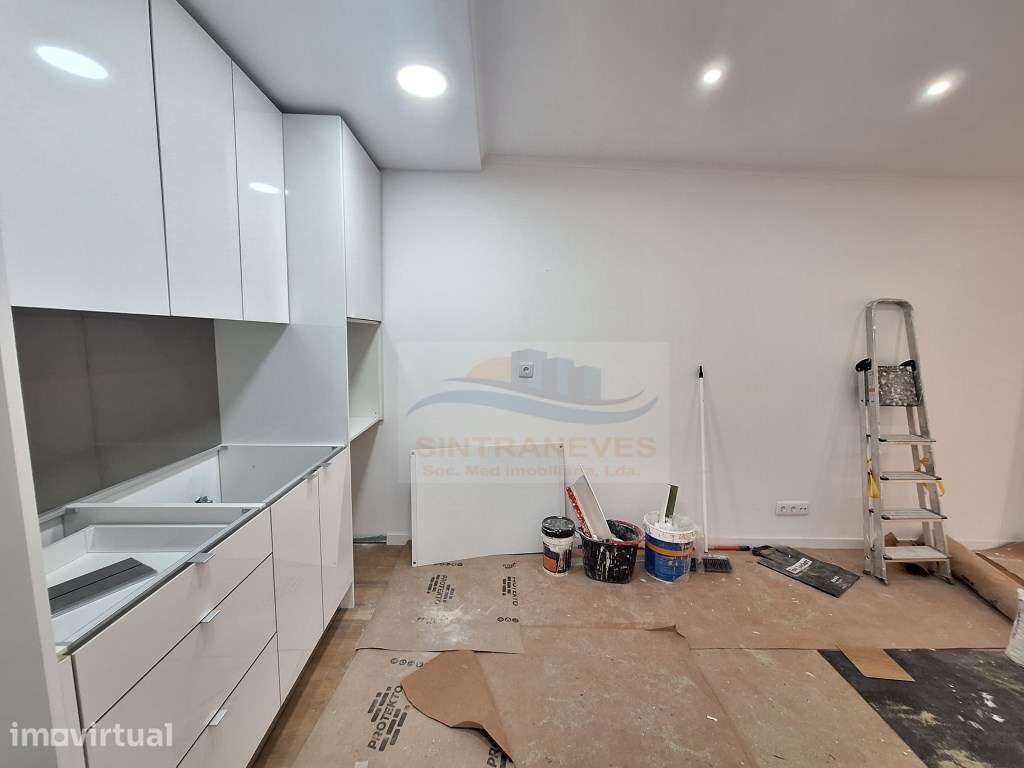 T3 em remodelação total - com logradouro - Falagueira - Grande imagem: 4/15