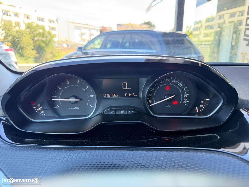 Peugeot 208 1.2 PureTech Allure - 27