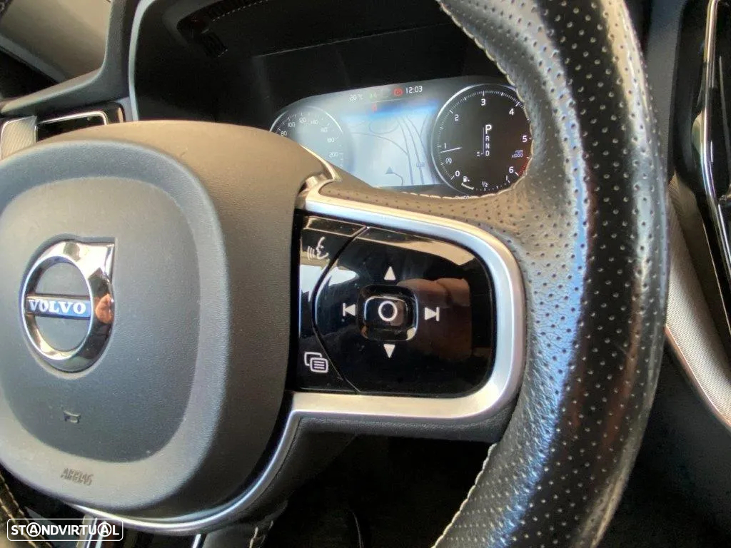 Volvo XC 60 2.0 D4 R-Design AWD Geartronic - 26