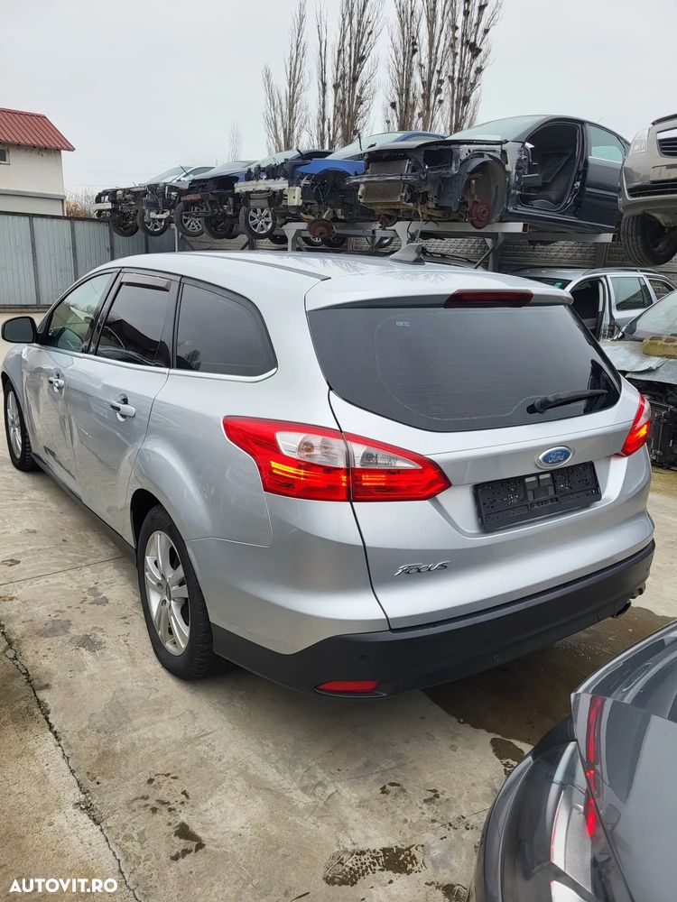 Dezmembram Ford Focus 3 break 2012 Bara fata/ Capota/ Faruri - 3