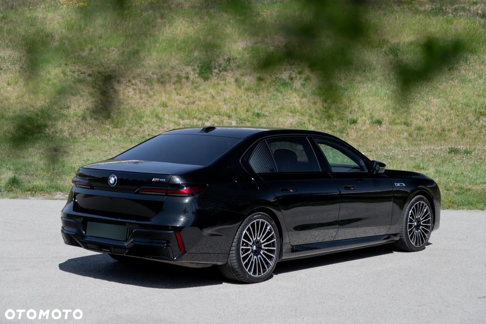 BMW i7 - 8