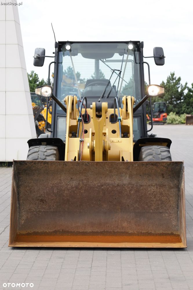Caterpillar CAT 906M - 17
