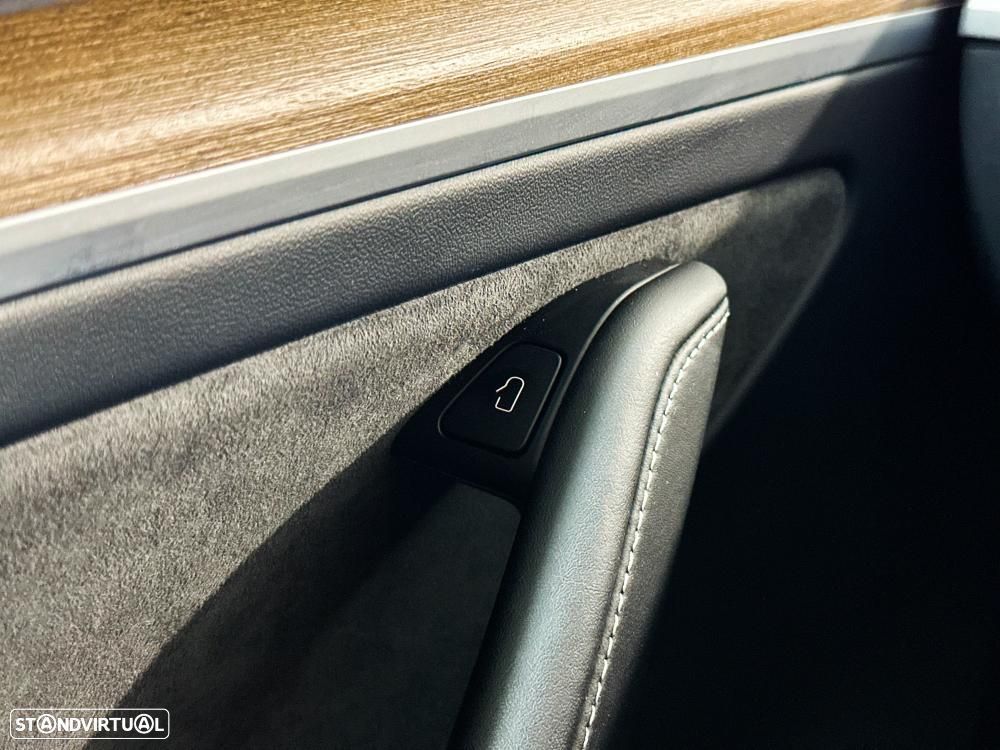 Tesla Model Y Long Range Dual Motor AWD - 46