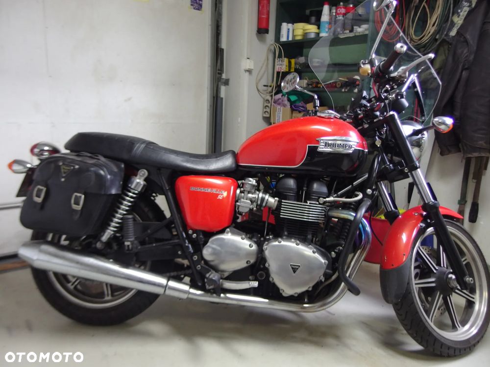Triumph Bonneville - 3