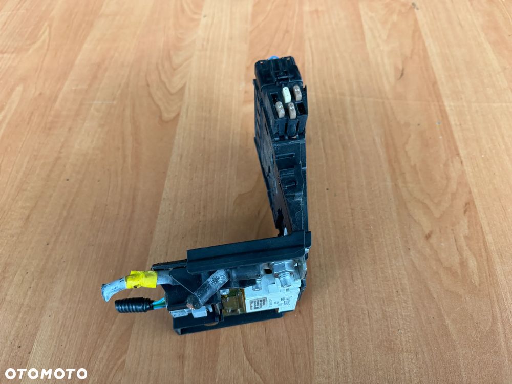 Peugeot Citroen moduł napięcia akumulatora 28236841 - 5