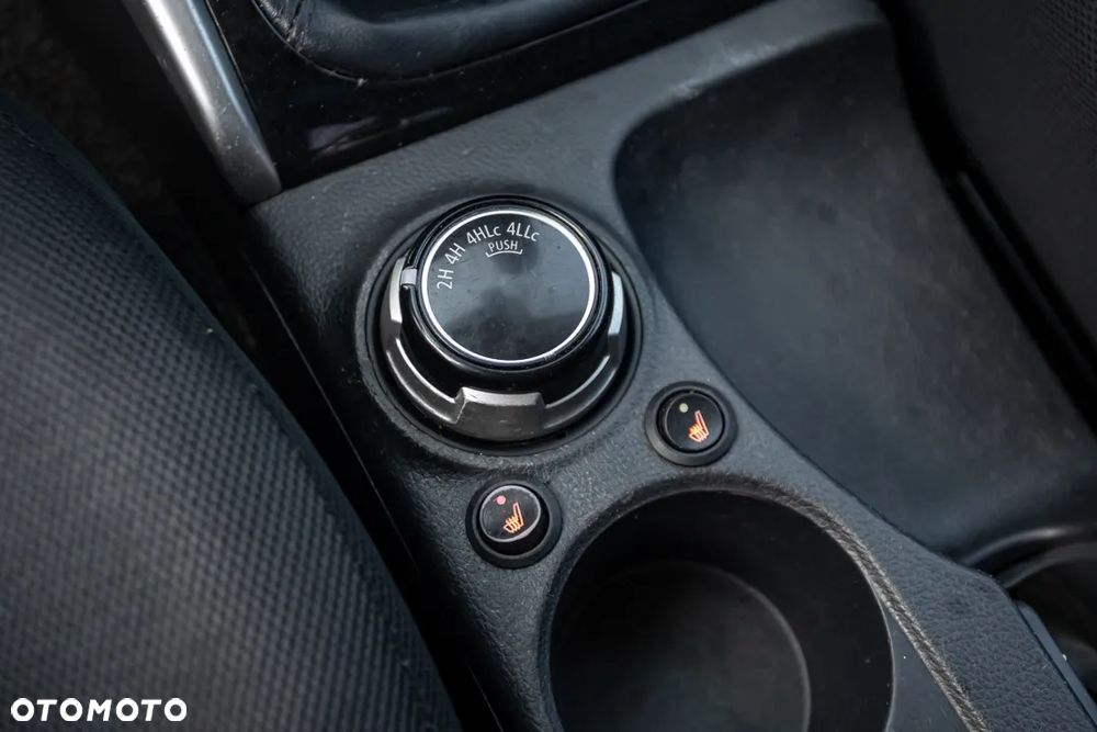 Mitsubishi L200 2.4 d DC Intense + - 23