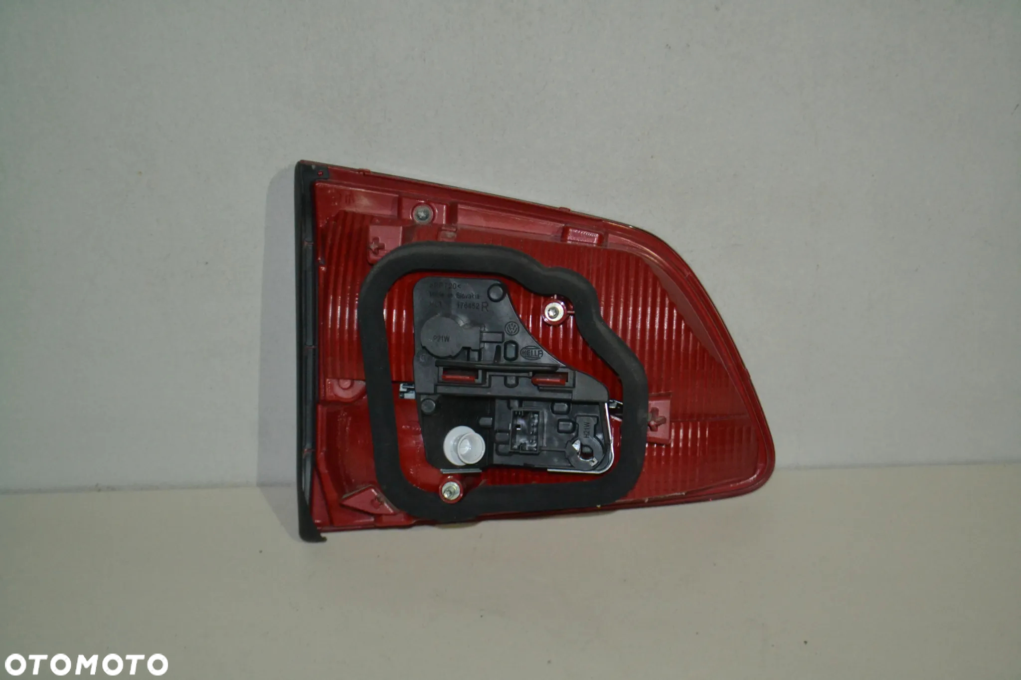 VW TOURAN 10-15 LAMPA TYŁ TYLNA PRAWA W KLAPĘ KPL Z WKŁADEM 1T0945094 - 2