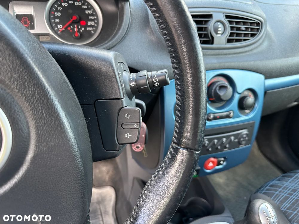 Renault Clio - 10
