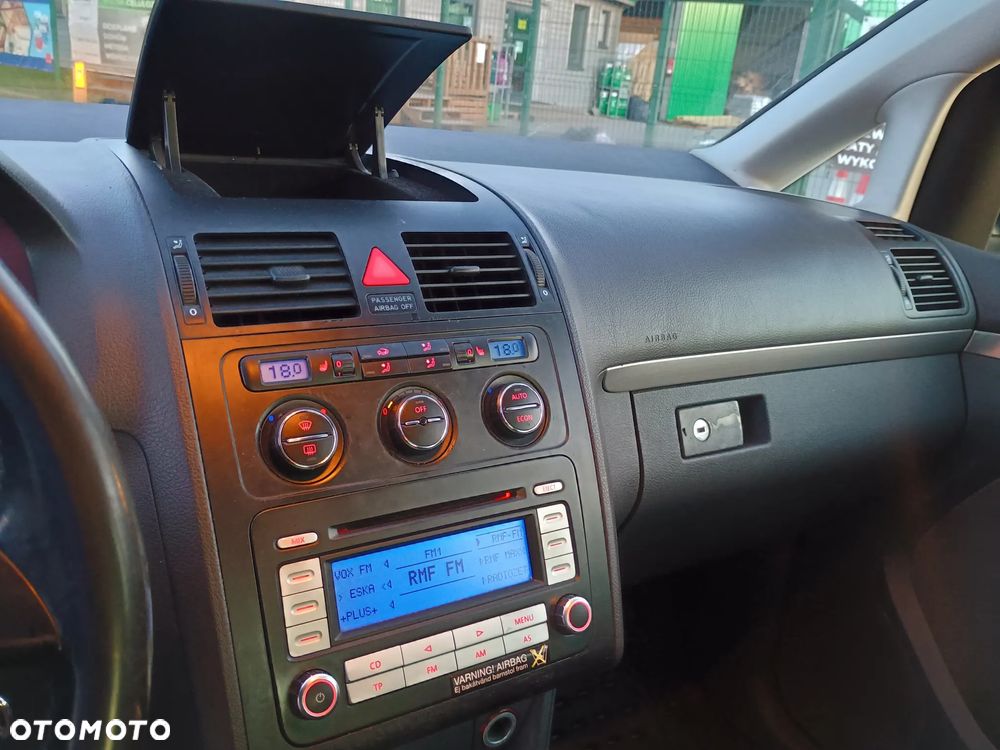 Volkswagen Touran 1.9 TDI Highline - 4