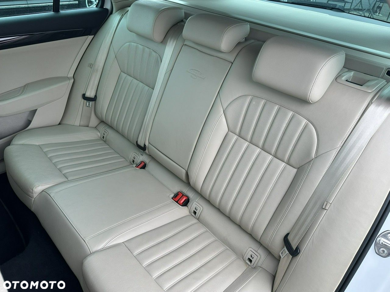 Skoda Superb Combi 2.0 TDI DSG L&K - 27