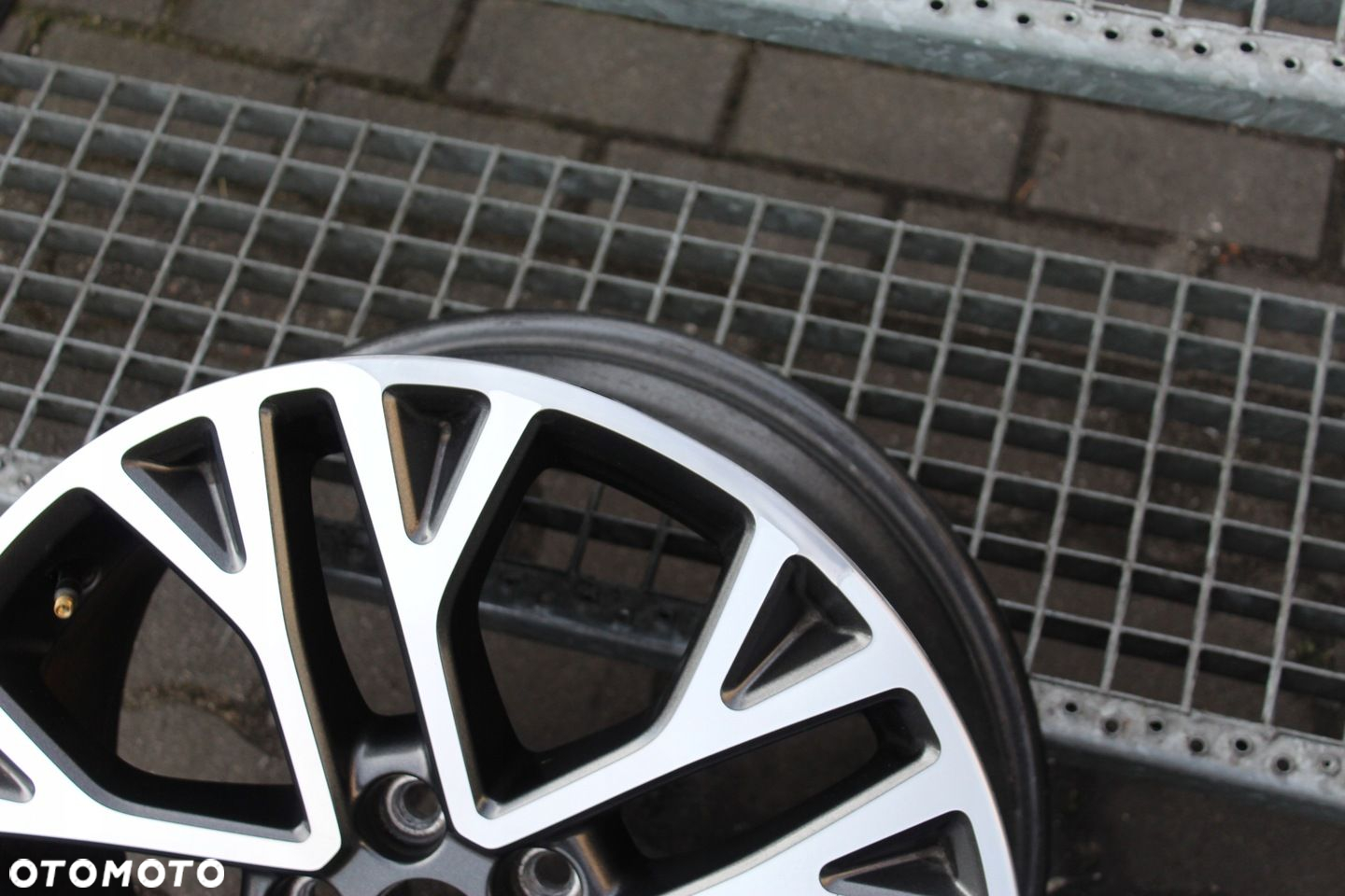 1x ORYG FORD S-MAX KUGA 18cali 5x108 7,5J ET50 LV4C-1007-M2A - 2