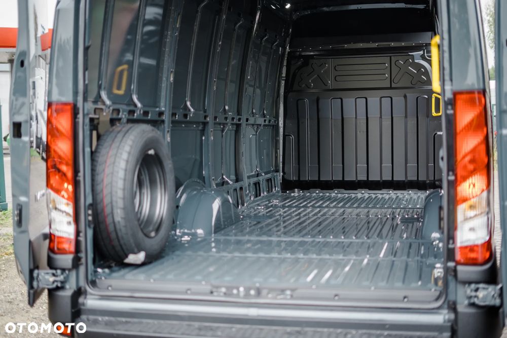 Iveco Daily 35S18HA8 V H2 Furgon Automat 3.0 od ręki - 15