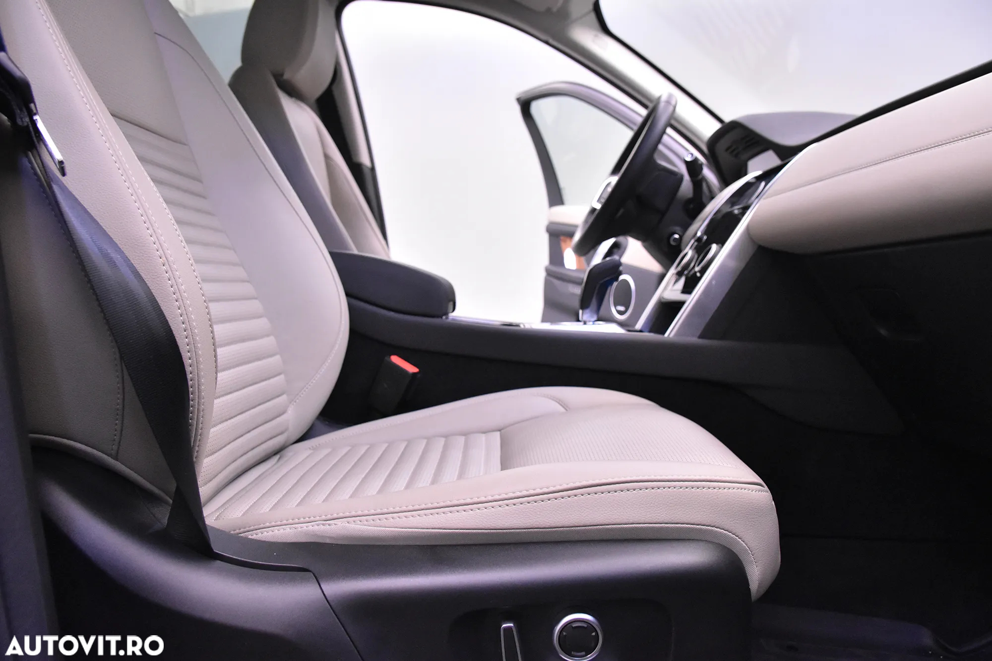 Land Rover Discovery Sport - 11