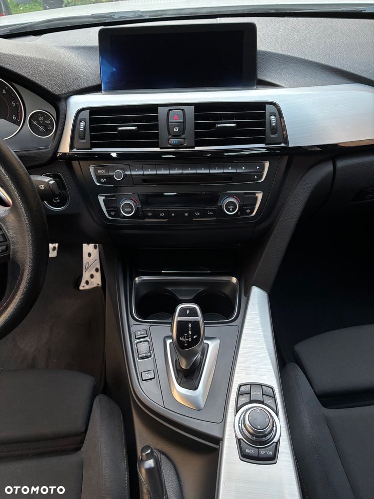 BMW Seria 3 320d Sport Line - 27
