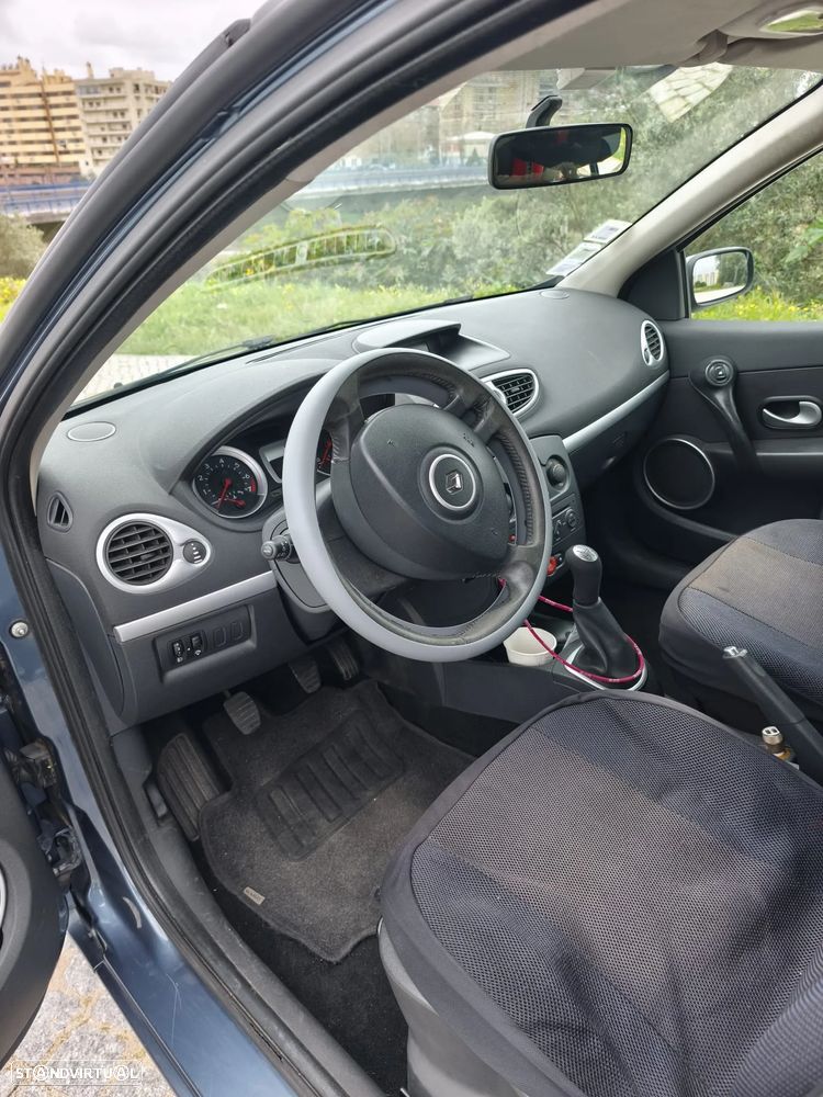 Renault Clio 1.2 16V Confort - 14