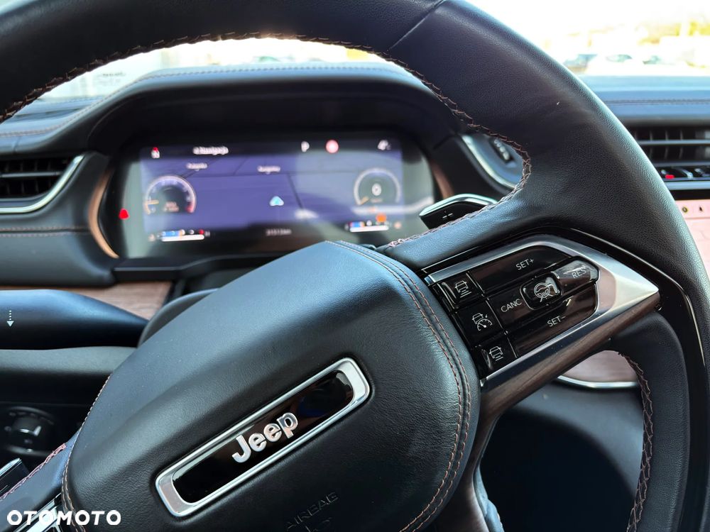 Jeep Grand Cherokee - 21