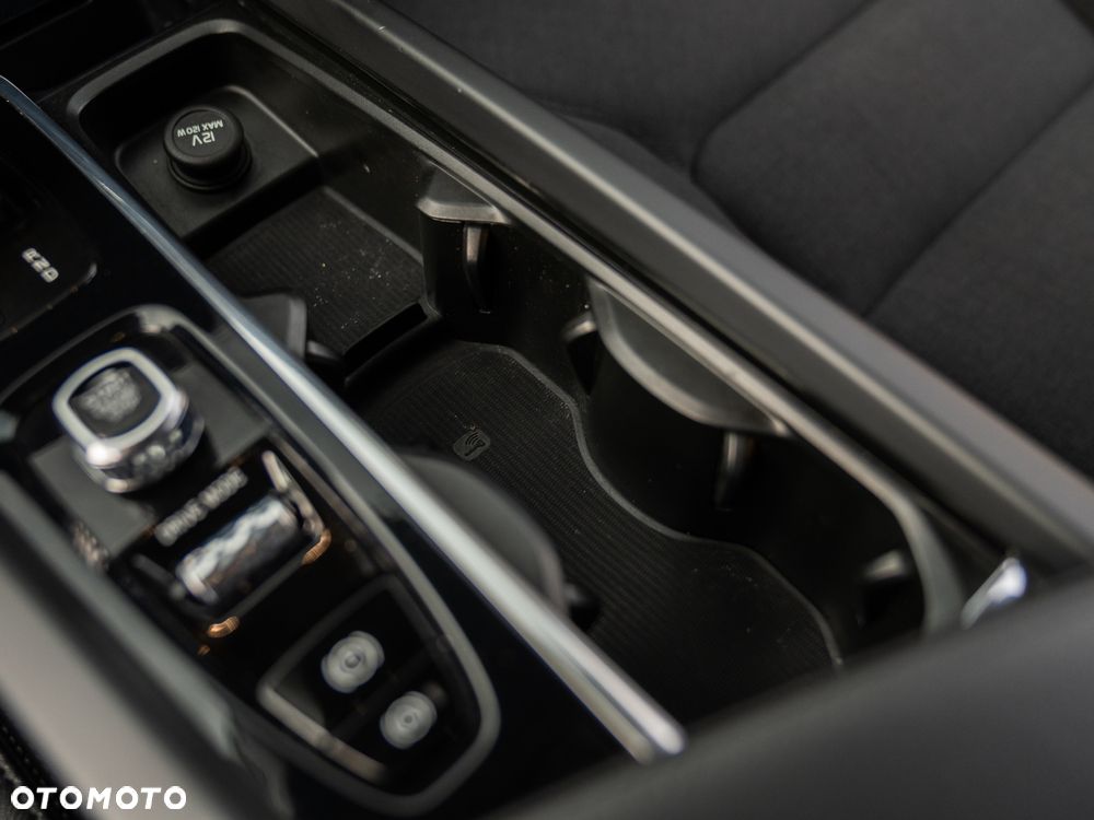 Volvo XC 60 B4 D Geartronic Momentum Pro - 34
