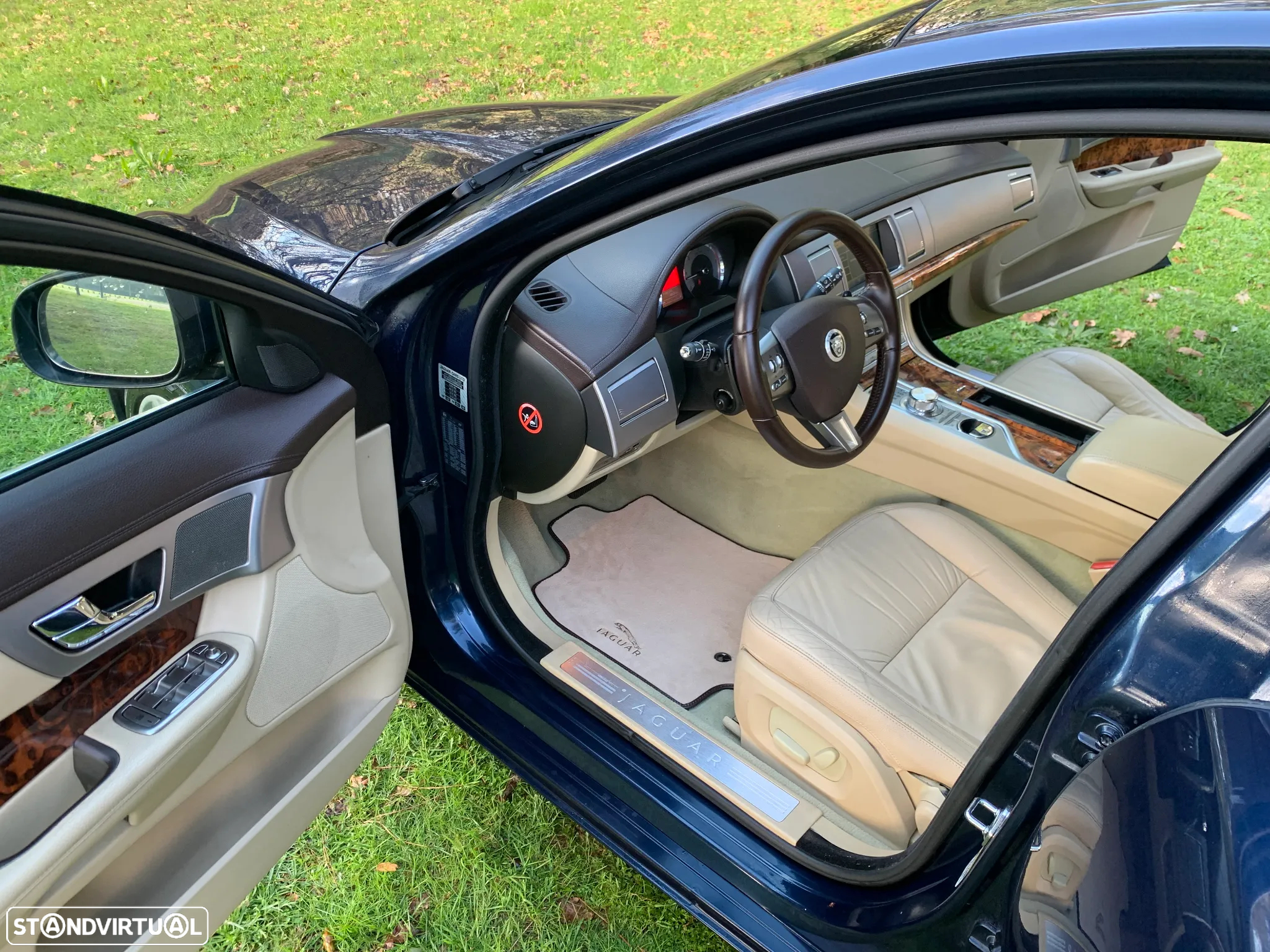 Jaguar XF 3.0 D V6 Premium Luxury - 4