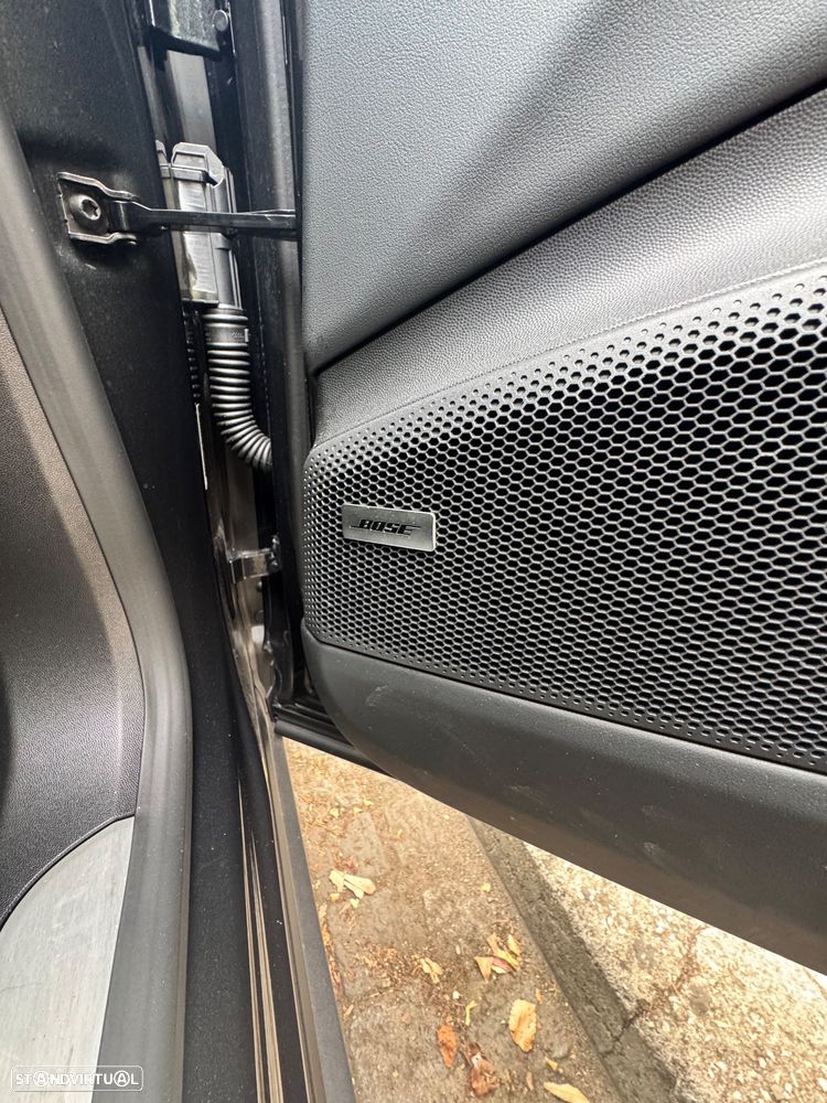 Porsche Macan Electric 4 - 11