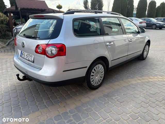 Volkswagen Passat 2.0 TDI DPF DSG Trendline - 6