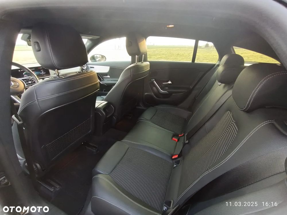 Mercedes-Benz CLA 200 d Shooting Brake 8G-DCT - 13