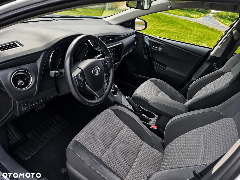 Toyota Auris Hybrid 135 Selection - 14