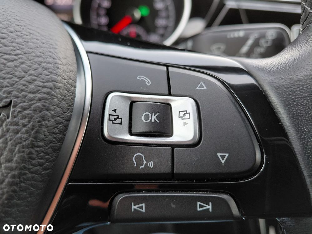 Volkswagen Touran - 11