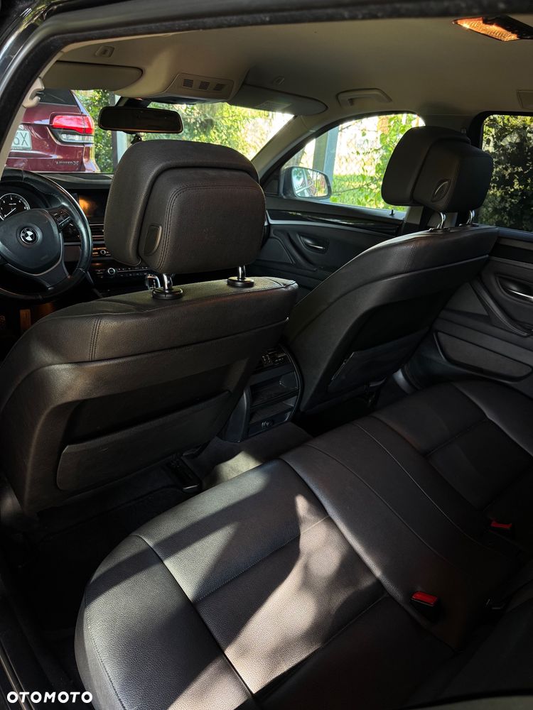BMW Seria 5 525d xDrive - 18