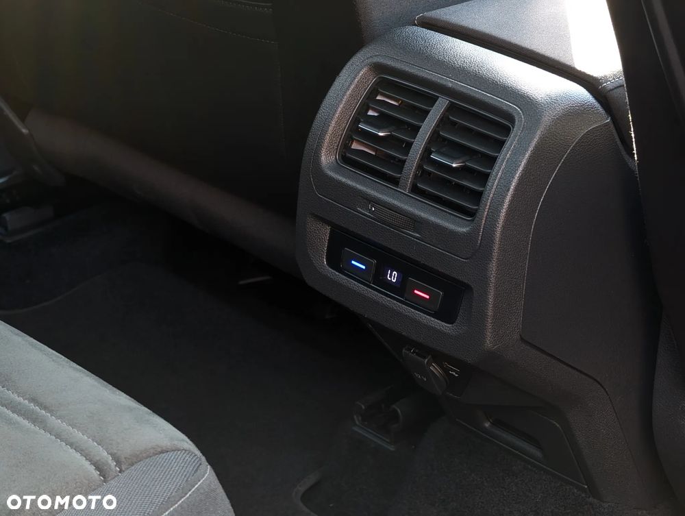 Volkswagen Touran 1.8 TSI (BlueMotion Technology) DSG Highline - 38