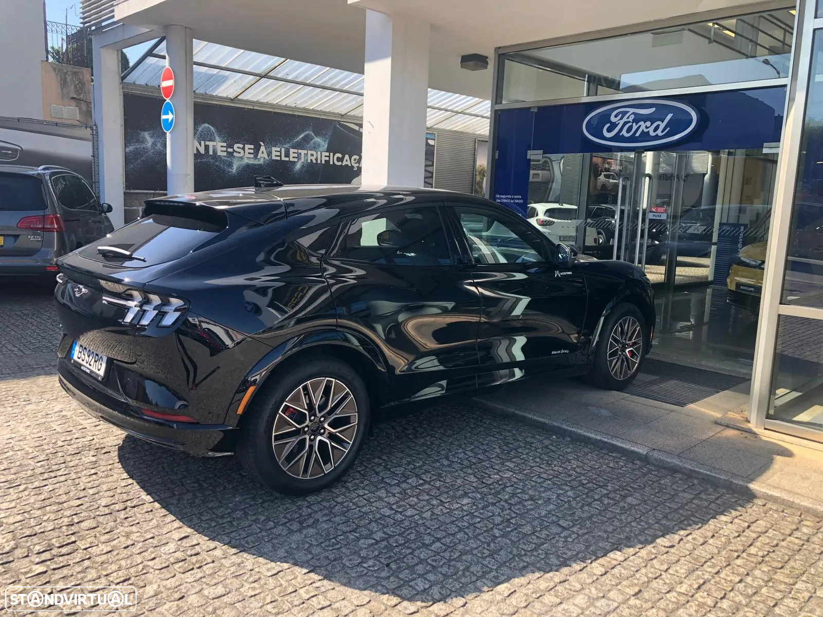 Ford Mustang Mach-E 72.6 kWh Premium AWD - 6