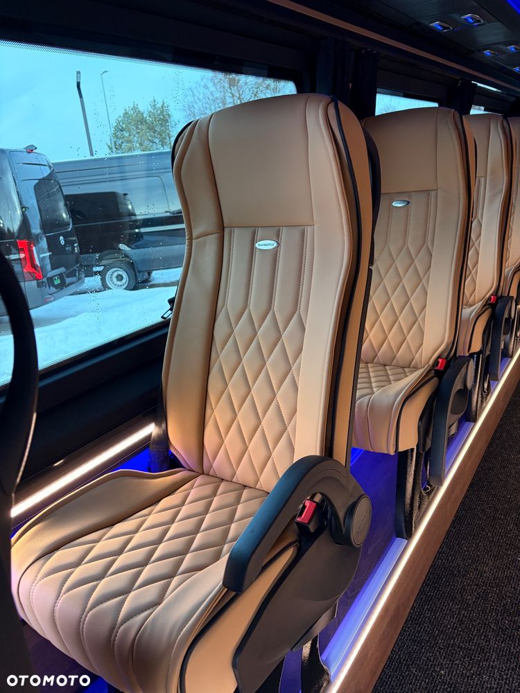 Mercedes-Benz Sprinter 519 - 12