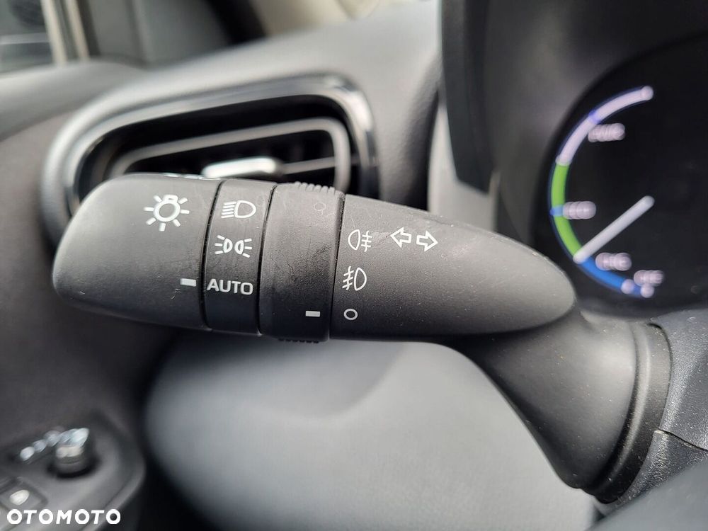 Toyota Yaris Cross Hybrid 1.5 Comfort 4x4 - 30