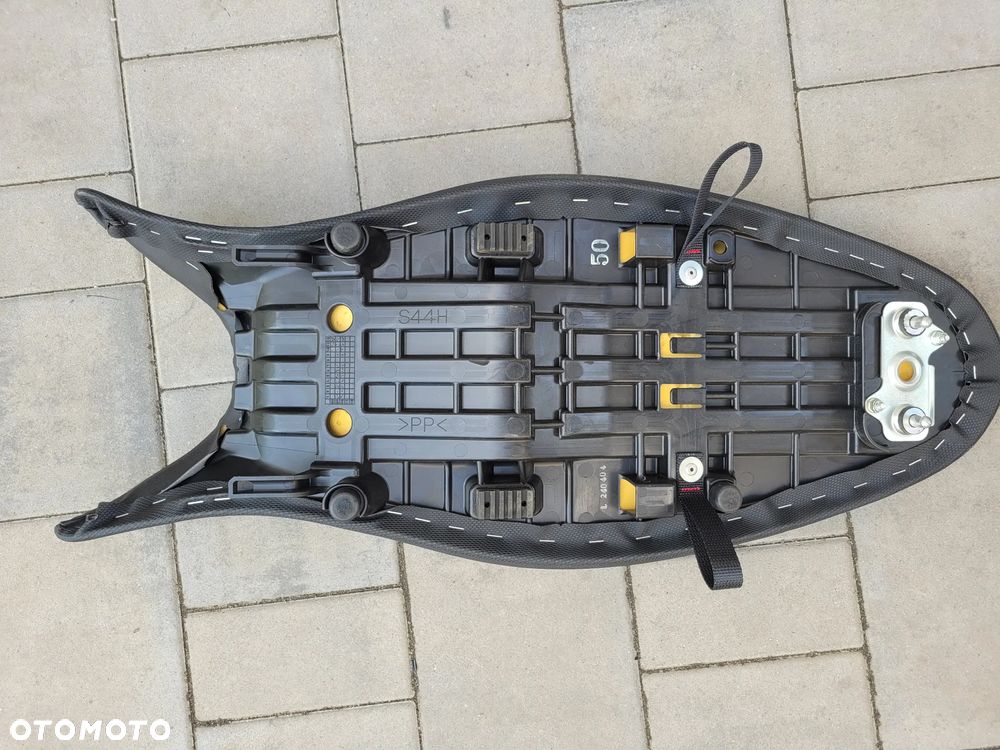 Kanapa, fotel, siedzenie Suzuki Gladius 650 - 15