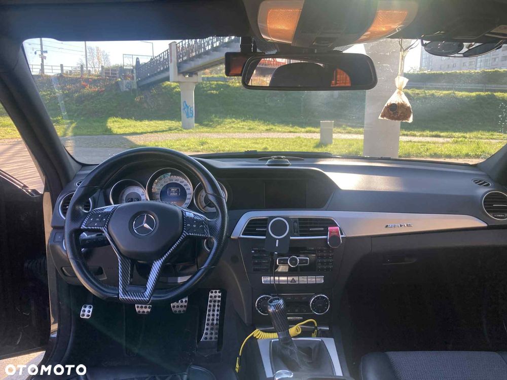 Mercedes-Benz Klasa C 180 CGI BlueEff Avantgarde - 4