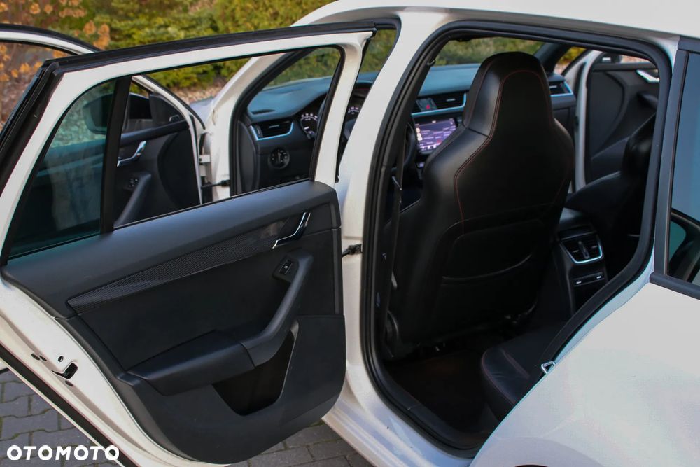 Skoda Octavia 2.0 TDI DSG RS - 26