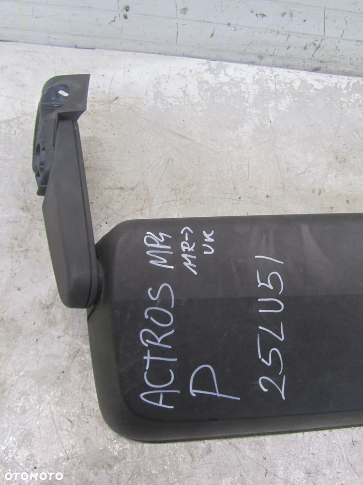 Mercedes Actros MP4 11r->lusterko prawy przód UK - 2