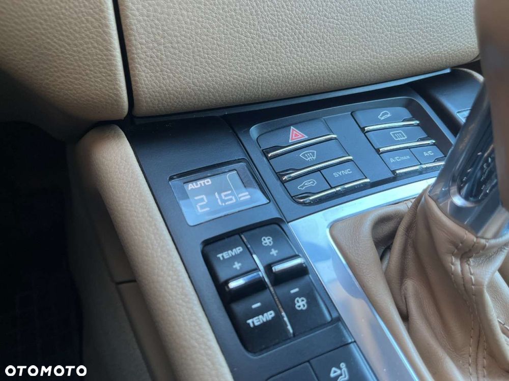 Porsche Macan - 24