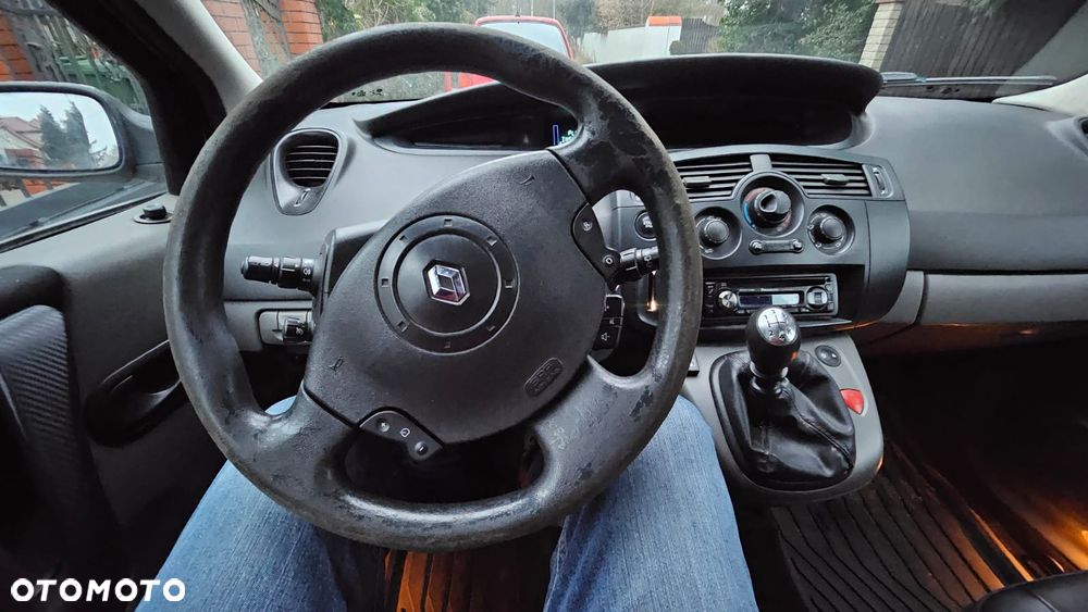 Renault Scenic 2.0 Confort Privilege - 6