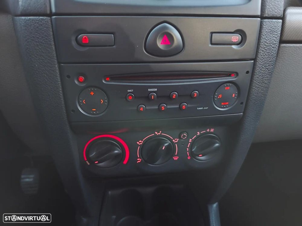Renault Clio 1.2 16V Dynamique - 20