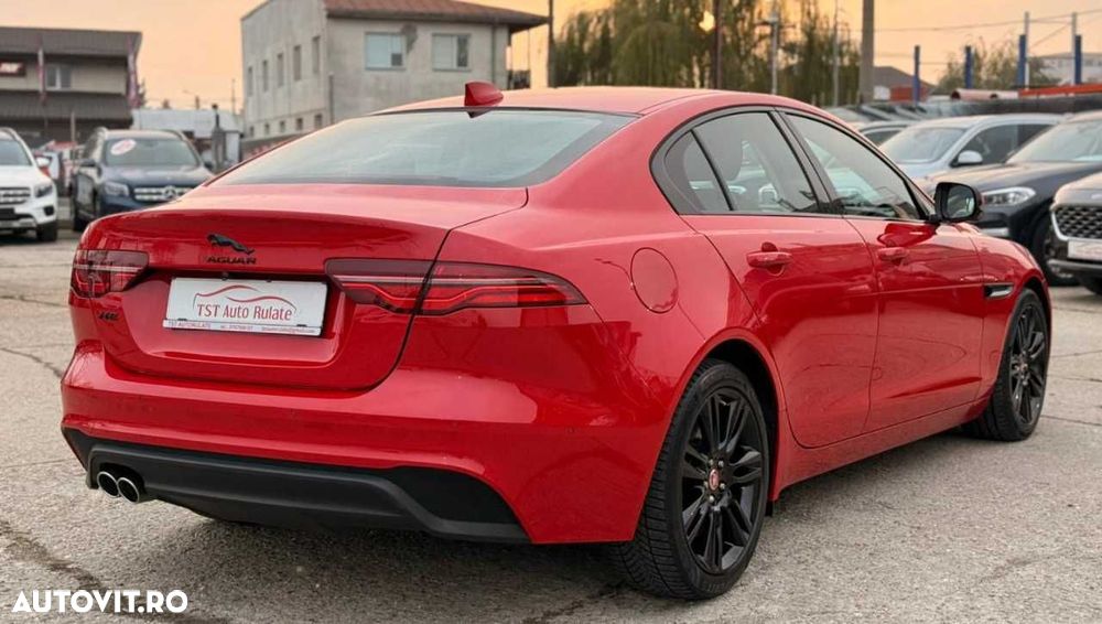 Jaguar XE D200 RWD MHEV R-Dynamic S - 9