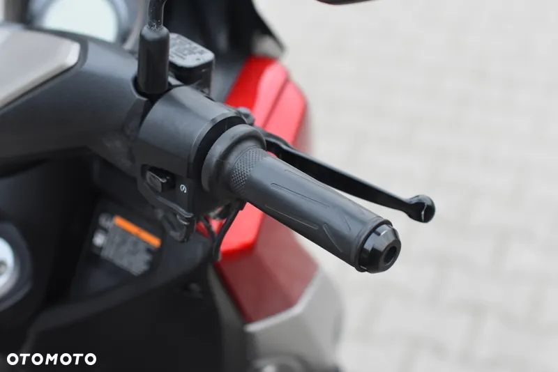 Yamaha NMAX - 25