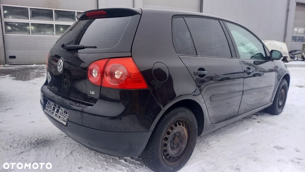 Volkswagen Golf V 1,6 benzyna silnik kod BGU BSF BSE CCSA maska klapa zderzak błotnik drzwi kod lakieru LC9Z reflektor lampa - 3