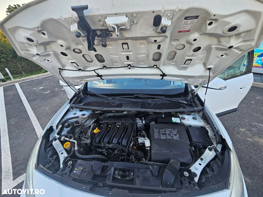 Renault Fluence 1.6 16V Authentique - 9