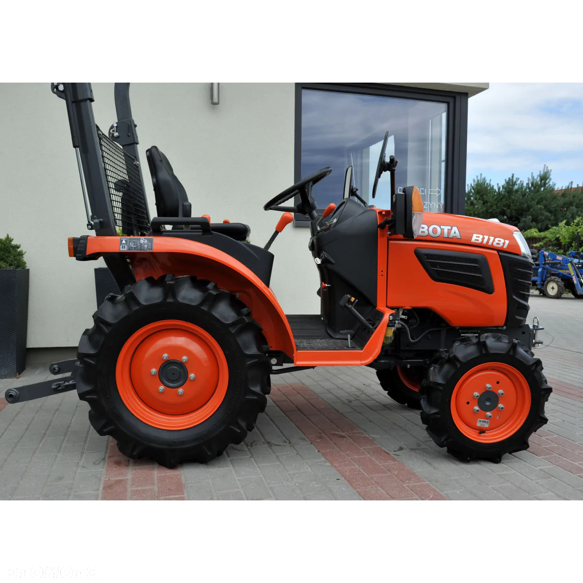 Kubota B1181 - 4x4 - 17KM - 11