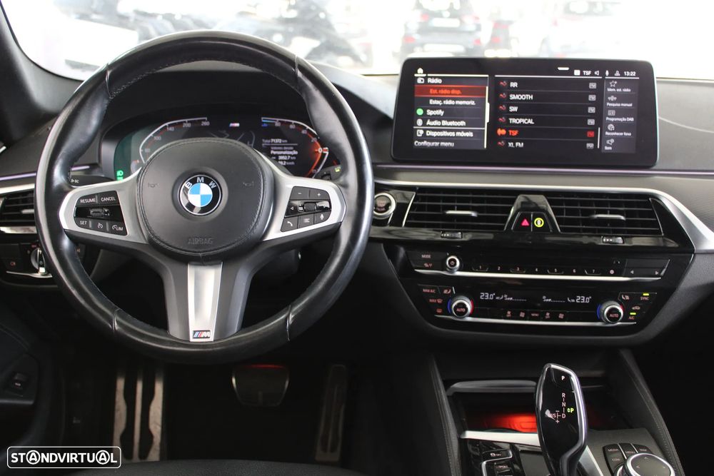 BMW 520 d Pack Desportivo M Auto - 24