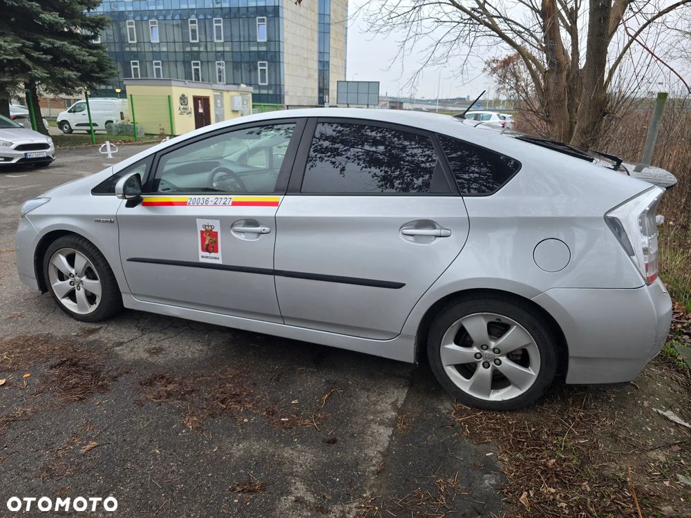 Toyota Prius (Hybrid) - 5