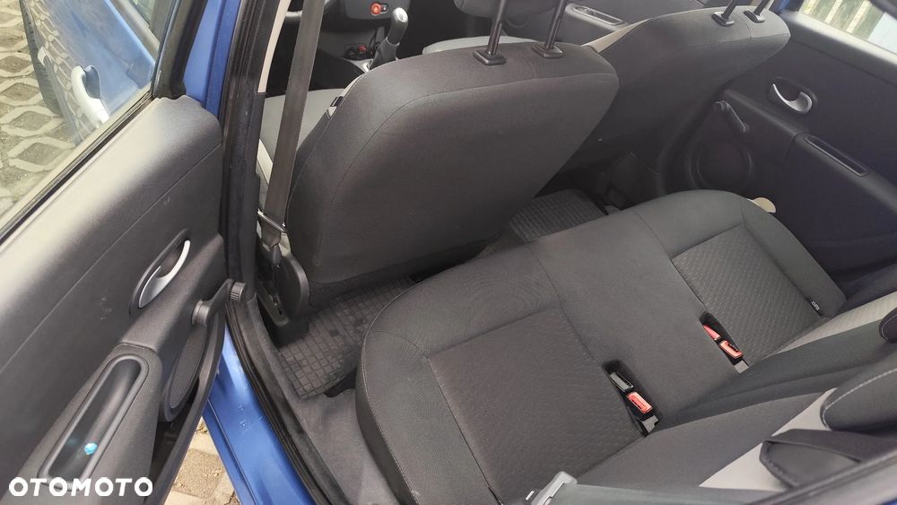 Renault Clio 1.2 16V Alize - 17