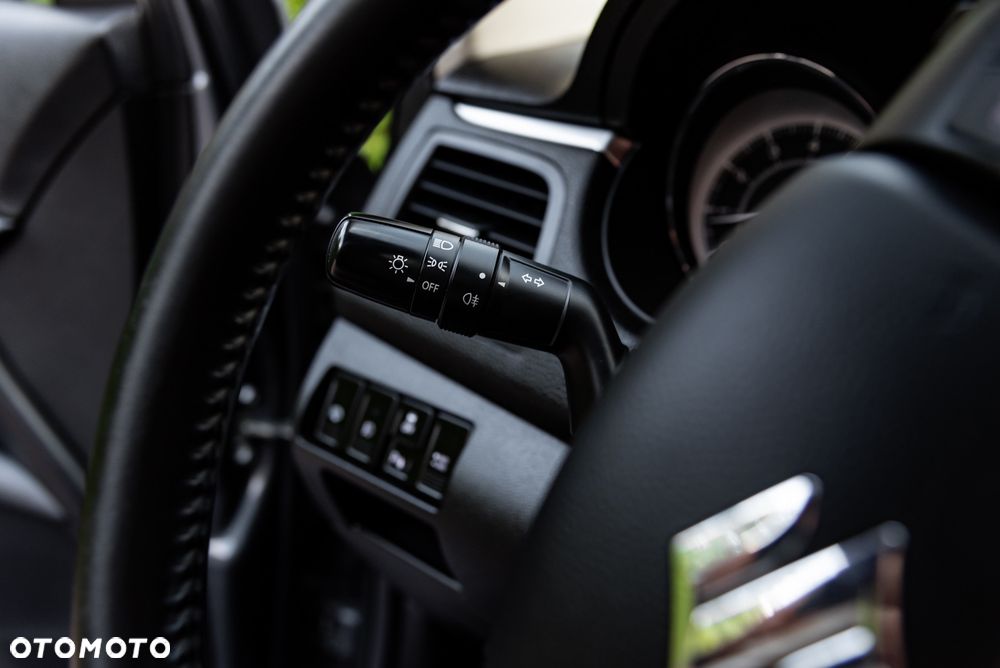 Suzuki Kizashi 2.4 4x4 CVT Sport - 32