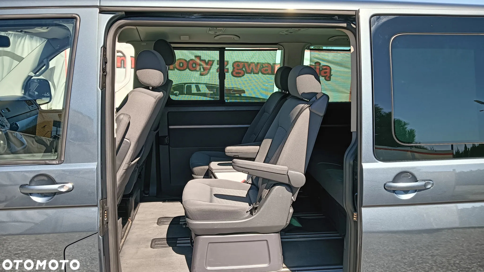 Volkswagen Multivan - 13